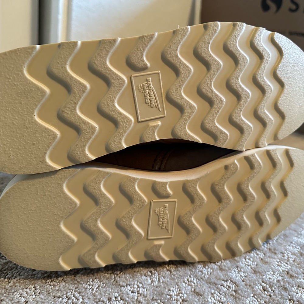 AS NEW women’s red wing moc toe boots 3376 sand Mojave rough out suede size 9.5 - Picture 10 of 14